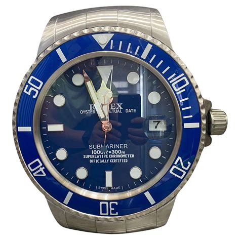 Horloge murale ROLEX Oyster Perpetual Submariner bleu et or .